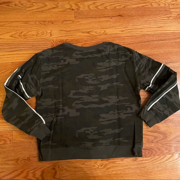 Sanctuary x Anthropologie camouflage sweatshirt with stripes down sleeves - Picture 3 of 5